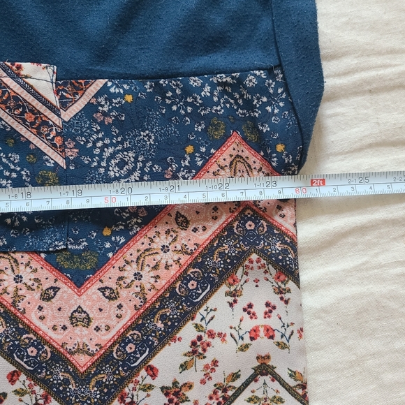 Rewind Women's Navy Boho Floral Roll-up Sleeves Lightweight Top - Picture 11 of 12